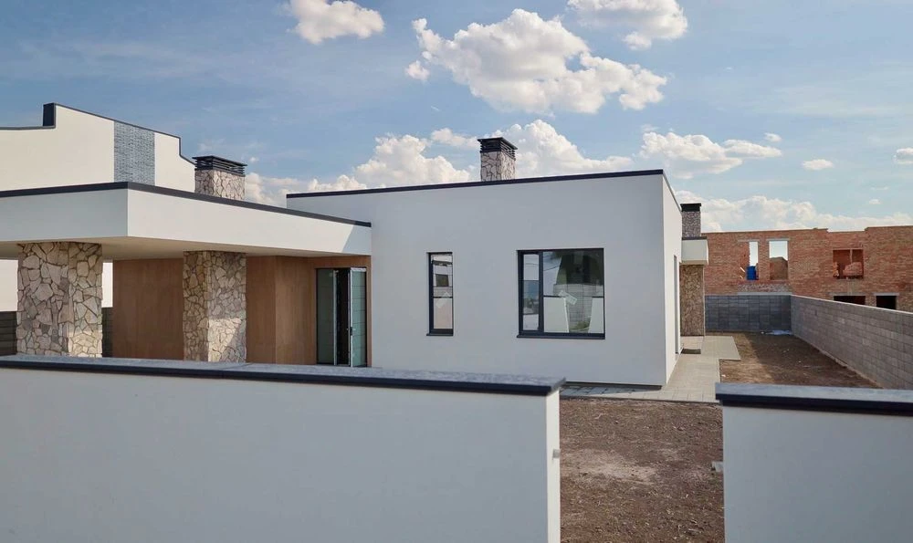 Сучасний будинок 3 спальні | 53 м² кухня-вітальня | 8 соток