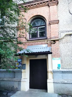Продам уютную 2 к.квартиру в кирпичном доме,Сталина на Хтз,п