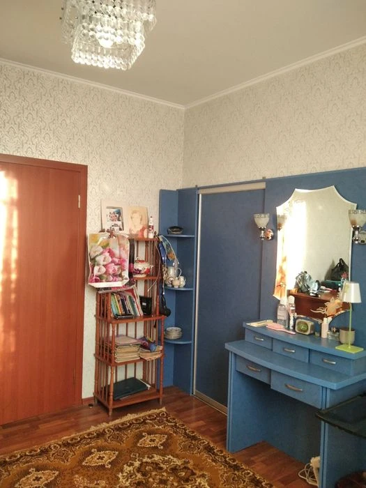 Продам уютную 2 к.квартиру в кирпичном доме,Сталина на Хтз,п