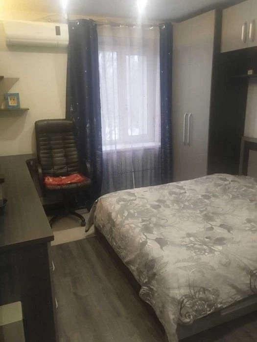 Sale of a modern 2-room apartment (living room type) with euro-floor