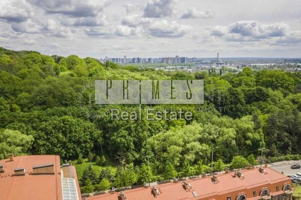 Продаж 4 поверхового таунхауса з ділянкою на 2 сотки, 485 кв