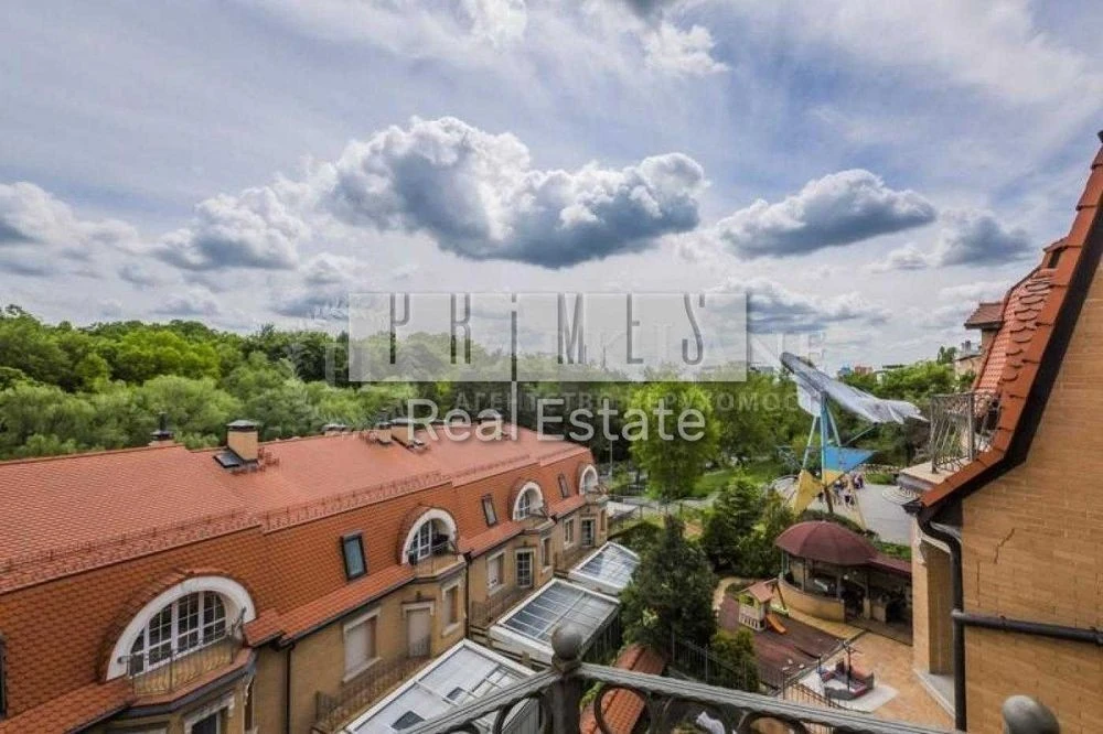 Продаж 4 поверхового таунхауса з ділянкою на 2 сотки, 485 кв