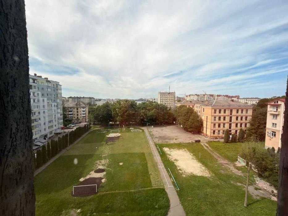 Продаж просторої 3-кімнатної квартири в центрі міста – вул.
