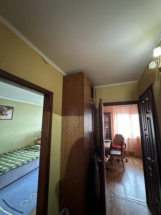 Продаж 1-кімнатної квартири, район Митниця, вул. Героїв Дніп