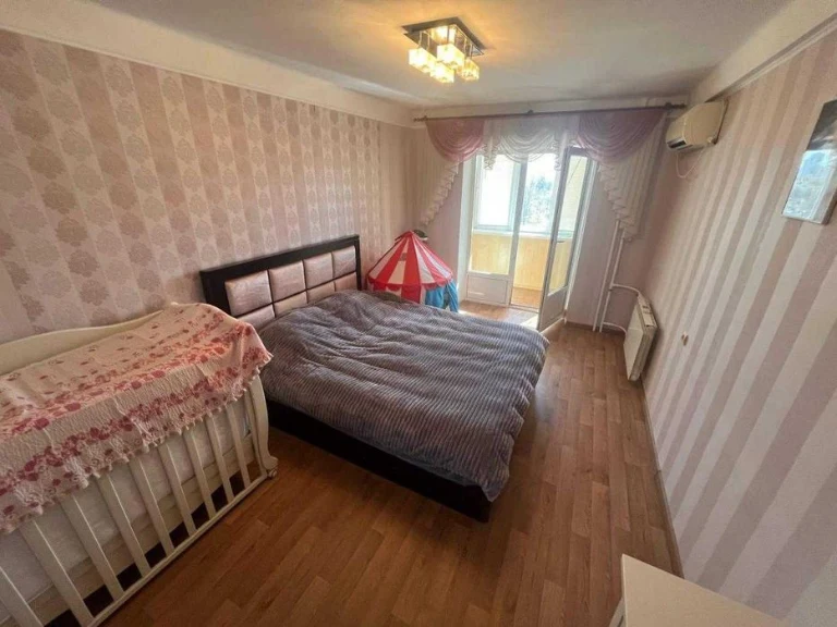 Продаж 3-кімнатної квартири на Березняках, просп. Павла Тичи