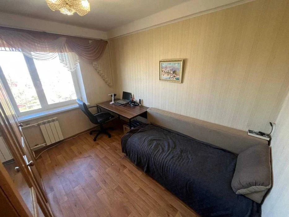 Продаж 3-кімнатної квартири на Березняках, просп. Павла Тичи