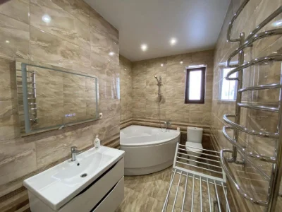 House for sale in Sauvignon, 220m²