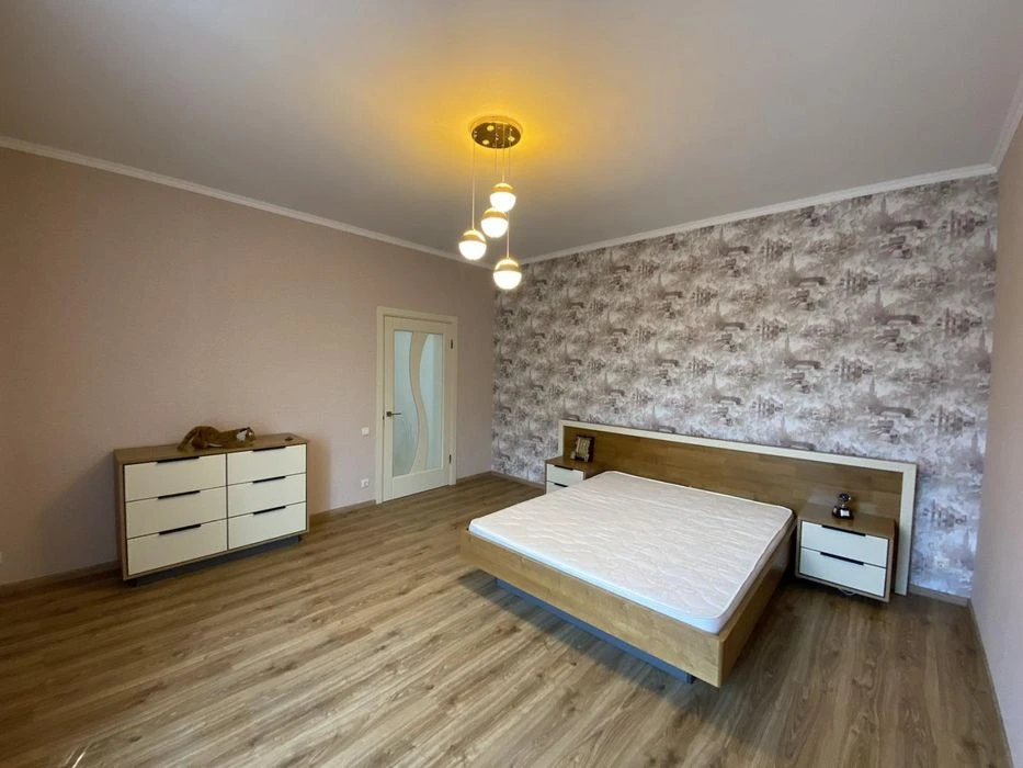 House for sale in Sauvignon, 220m²