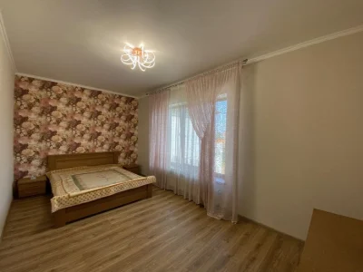House for sale in Sauvignon, 220m²