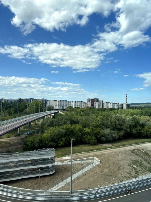 Двокімнатна квартира з панорамним краєвидом у ЖК «Княгинин Ц