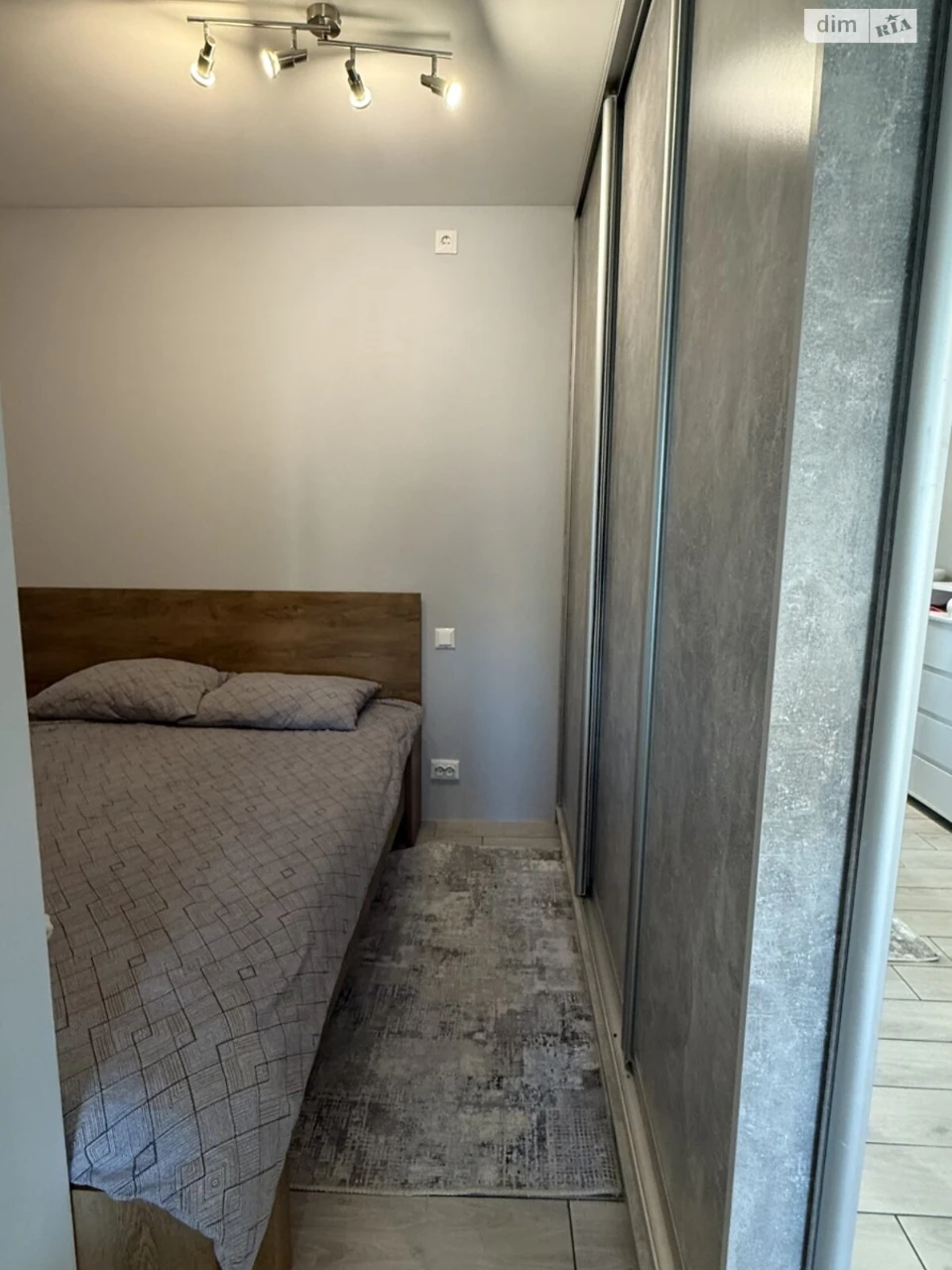 Продаж Квартира Правий Поділ