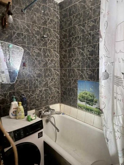 Продам 2 комн.квартиру жилое состояние в районе Одесская