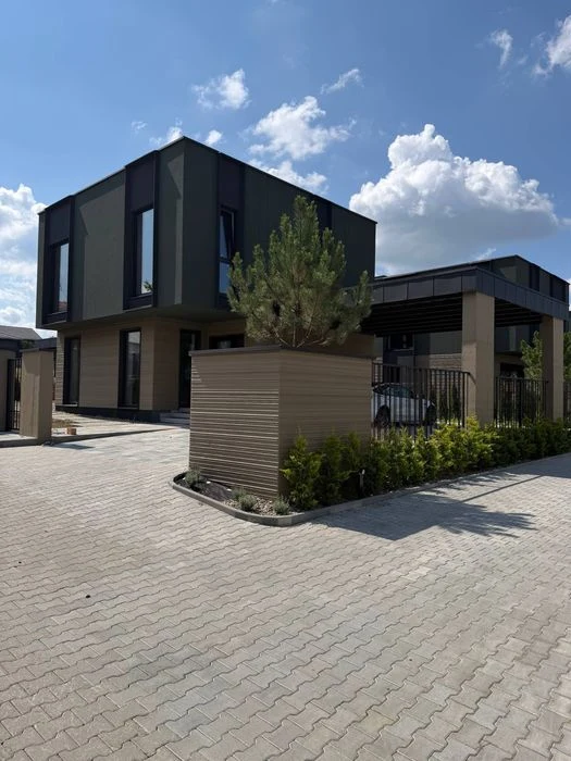 Продаж будинку в закритому комплексі