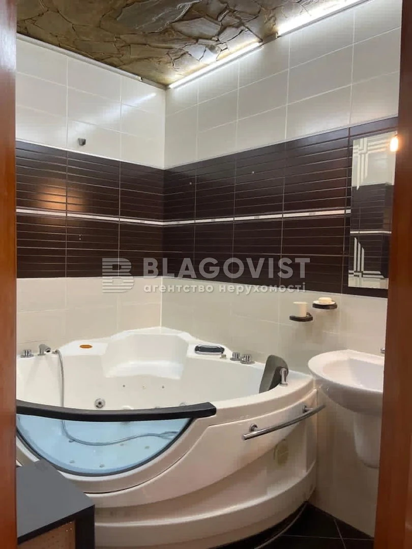 Продаж квартири вул. Митрополита Андрія Шептицького (Луначар