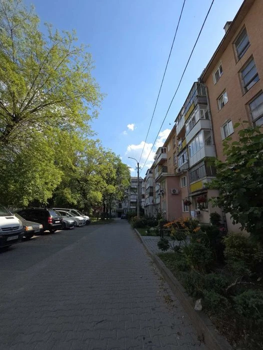 Продаж двохкімнатної квартири в цегляному будинку.