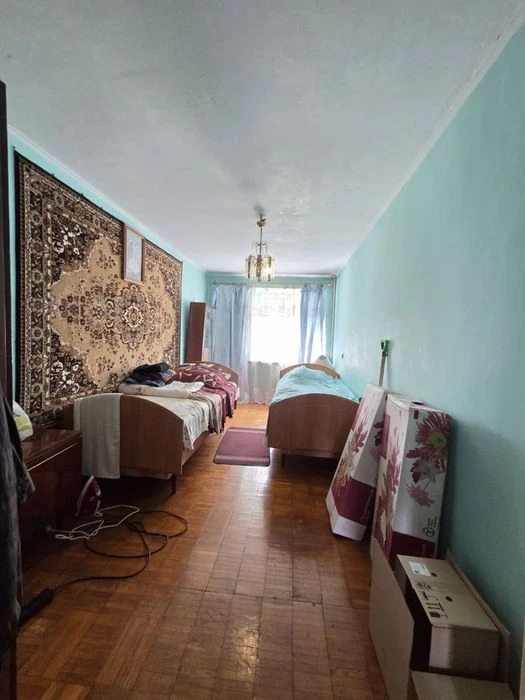 Продаж двохкімнатної квартири в цегляному будинку.