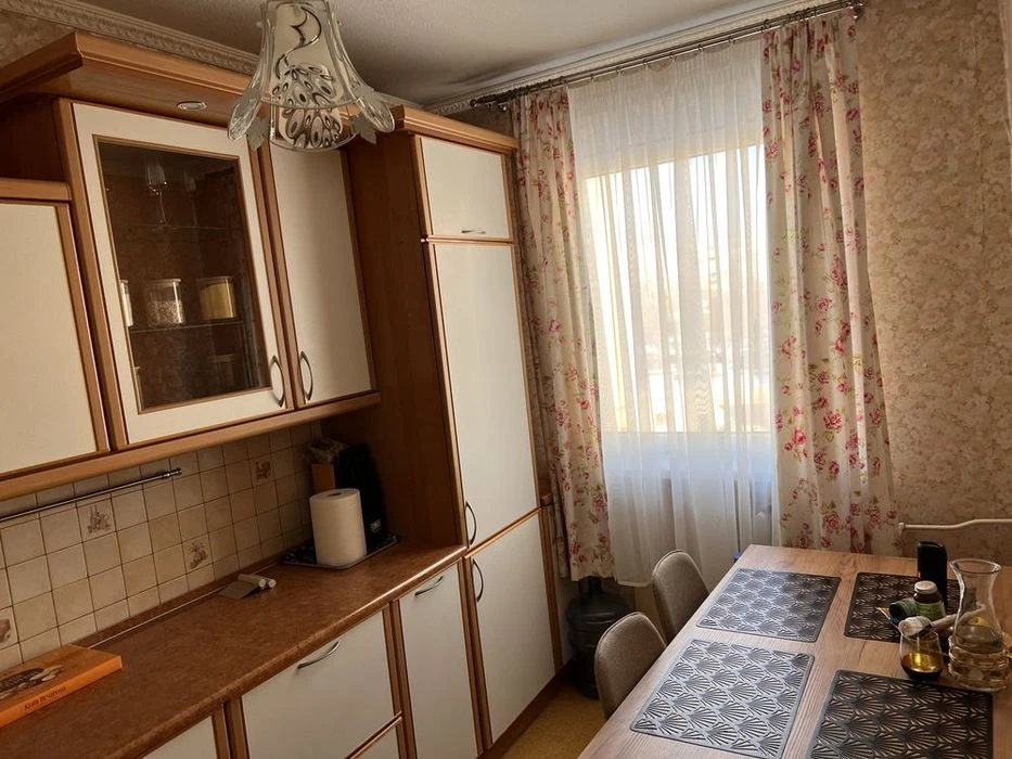 Продається 2 кімнатна квартира в Пасічній
