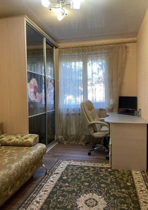 Продам 3 кімнатну квартиру в Слобідському районі.