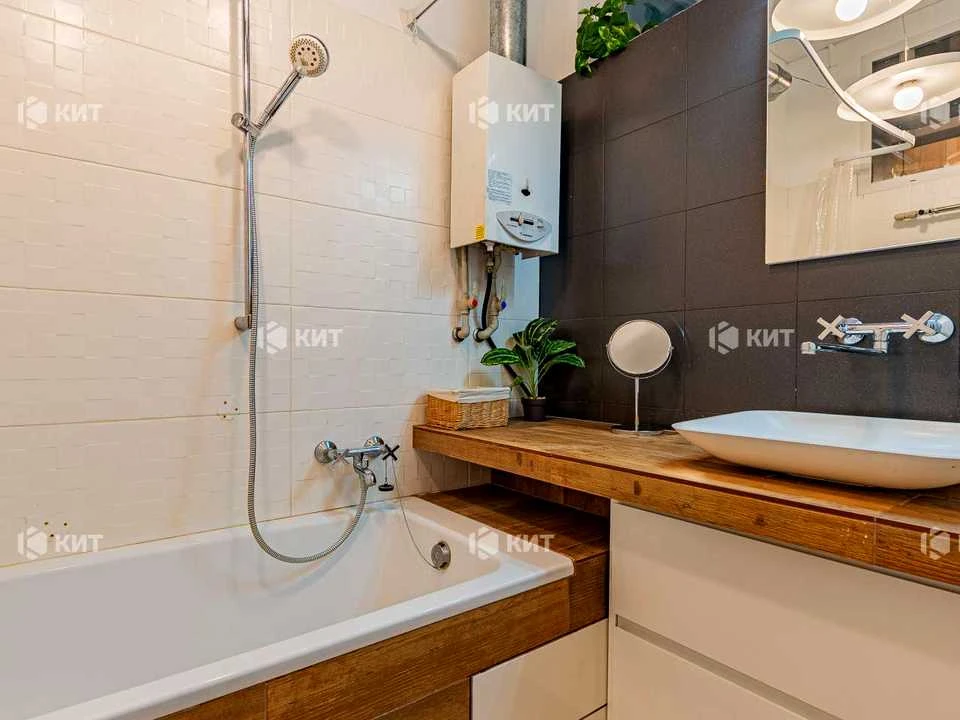 Apartment. Kharkiv, Machinistov St.