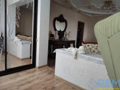 Продам 4-комнатную квартиру на Добровольского