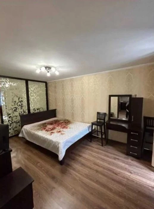 Продам 2 кімнатну квартиру в Слобідському районі з ремонтом.