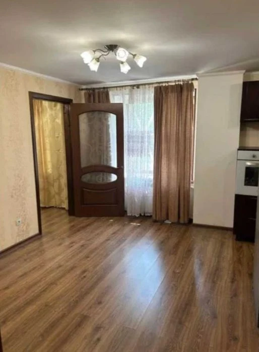 Продам 2 кімнатну квартиру в Слобідському районі з ремонтом.