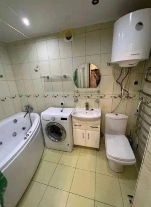 Продам 2 кімнатну квартиру в Слобідському районі з ремонтом.