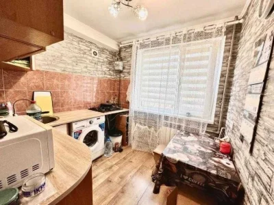 Продаю 2к. кв. з окремими кімнатами м.Індустріальна 10 хвили