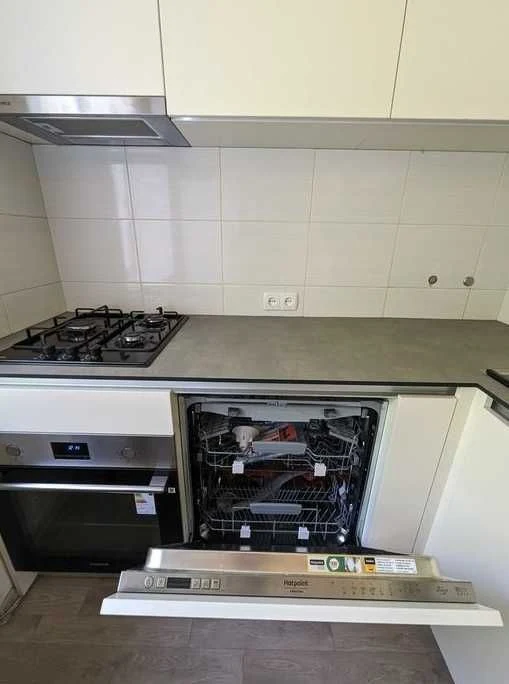 Продам 3комн.квартиру проспект Науки,Отакара Яроша.метро Бот