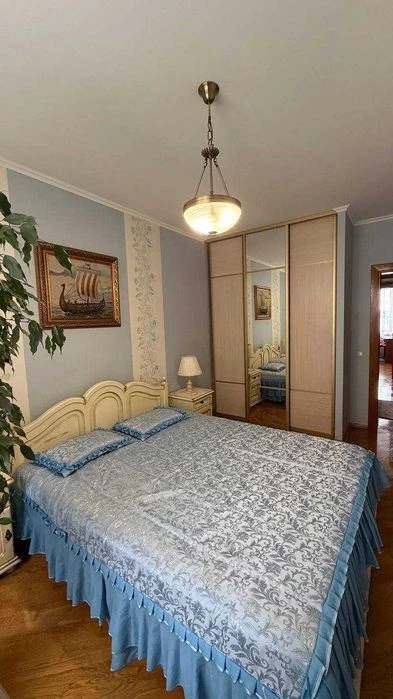 Продаж 3-кімнатної квартири з ремонтом в новобудові ВУЛ. НЕЗ