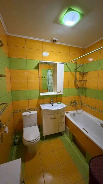 Продаж 3-кімнатної квартири з ремонтом в новобудові ВУЛ. НЕЗ
