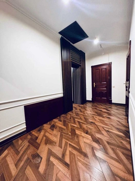 Продається просторий  будинок в Центрі
