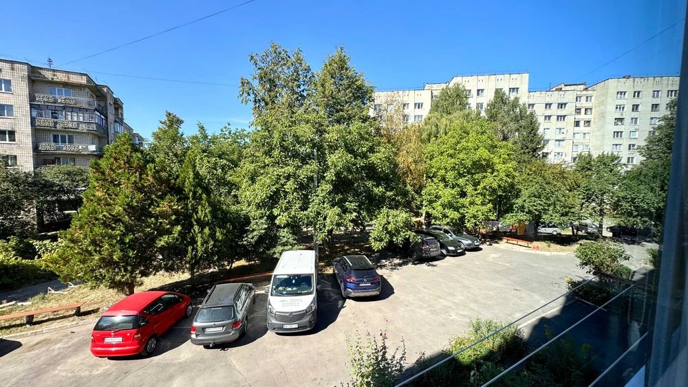 Простора 3- кімнатна «чешка» на Льонокомбінаті | 2 балкони,