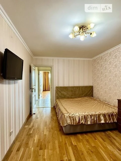 Довготривала оренда 3к квартири на вул. Березняківська 30А •