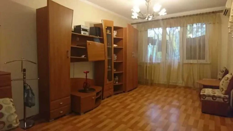Продам 1к Богдана Хмельницкого .Артема