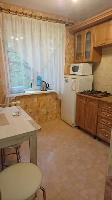Продам 1к Богдана Хмельницкого .Артема