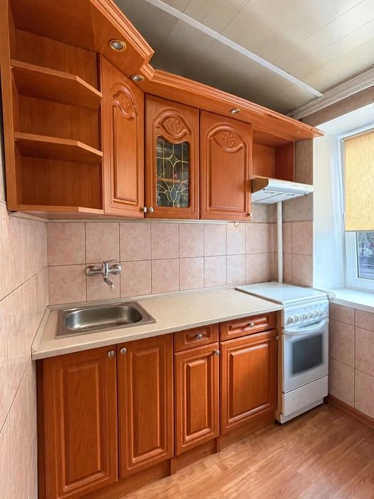 Продам 1 кім на Безручка