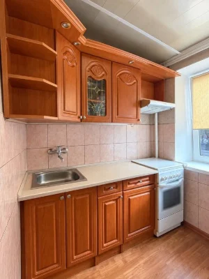 Продам 1 кім на Безручка