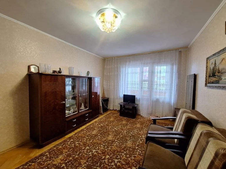 3-room apartment 73 m on Virmenskaya 11 m. Boryspilska and m. Vy