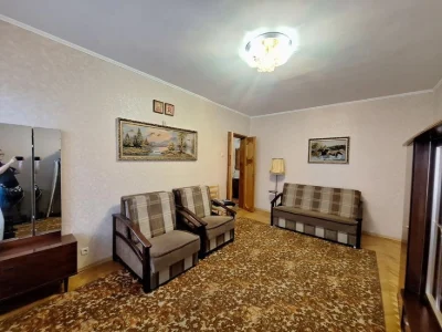 3-room apartment 73 m on Virmenskaya 11 m. Boryspilska and m. Vy