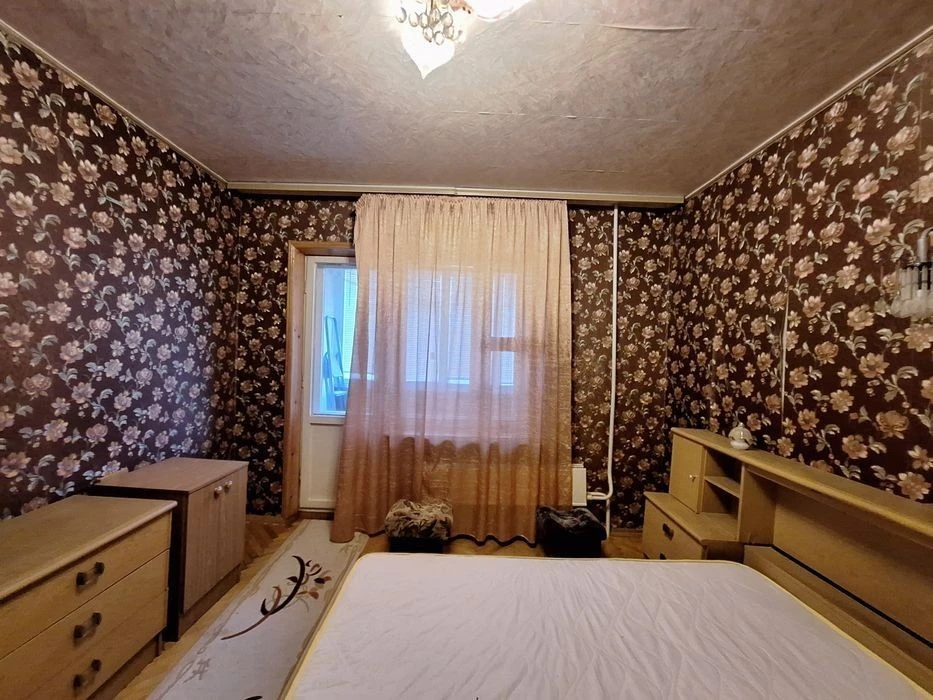3-room apartment 73 m on Virmenskaya 11 m. Boryspilska and m. Vy