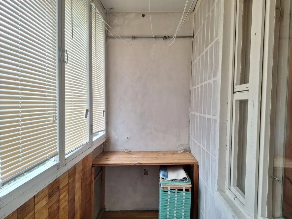 3-room apartment 73 m on Virmenskaya 11 m. Boryspilska and m. Vy