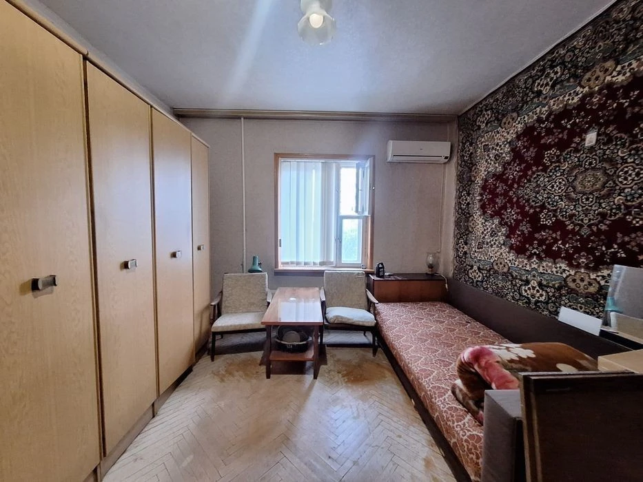 3-room apartment 73 m on Virmenskaya 11 m. Boryspilska and m. Vy