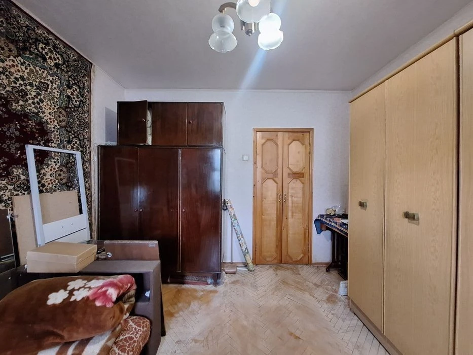 3-room apartment 73 m on Virmenskaya 11 m. Boryspilska and m. Vy