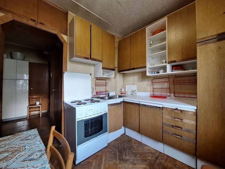 3-room apartment 73 m on Virmenskaya 11 m. Boryspilska and m. Vy