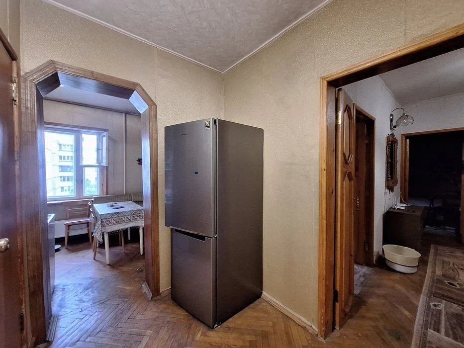 3-room apartment 73 m on Virmenskaya 11 m. Boryspilska and m. Vy