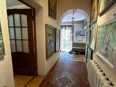 Будинок. Ужгород, Михайла Грушевського вул.