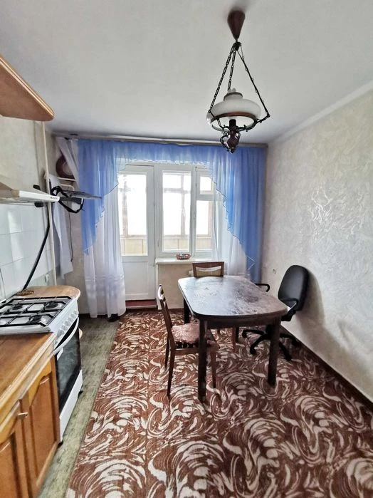 Продам великогабаритну 3-х кімнатну квартиру в елітному райо