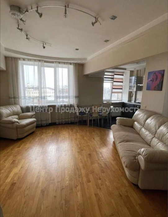 Продається 2-к квартира, Центр, 6 поверх
