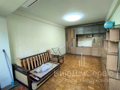 Квартира. Київ, Героїв полку "Азов" вул. (Маршала Малиновськ
